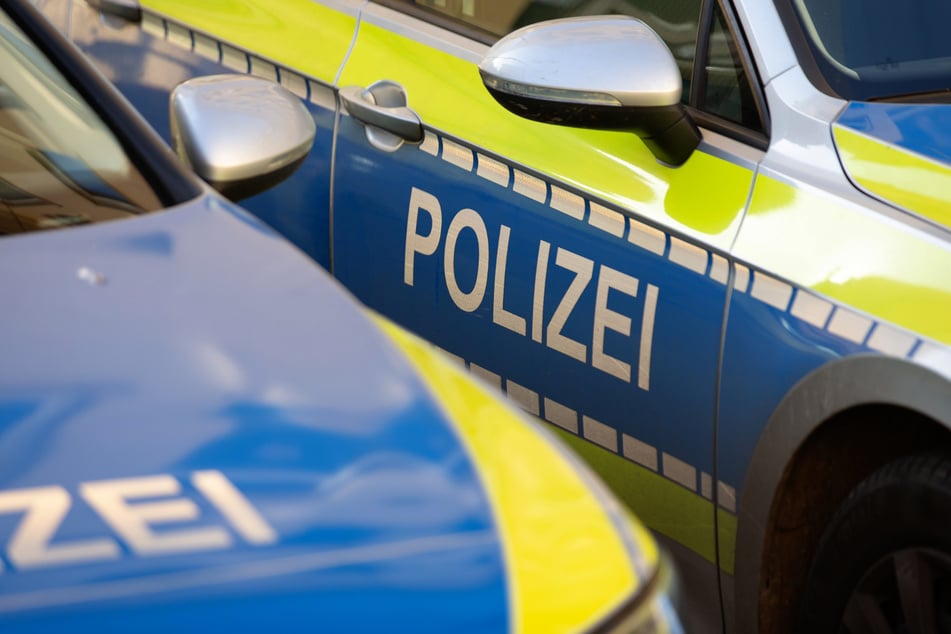 Die Polizei nahm den 17-Jährigen fest. Auf dessen Mittäter gebe es konkrete Hinweise. (Symbolbild)