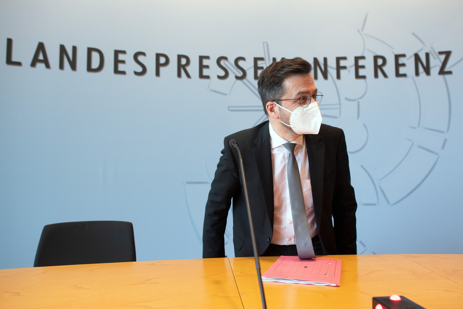 SPD-Landtagsfraktionschef Thomas Kutschaty (52) hat das neue Pandemiegesetz scharf kritisiert.