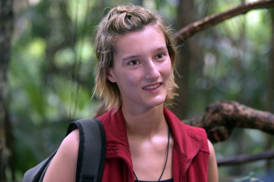 Freut sich auf Pizza: Für Anya "Leguan" Elsner (20) ist das Abenteuer Dschungelcamp vorbei.