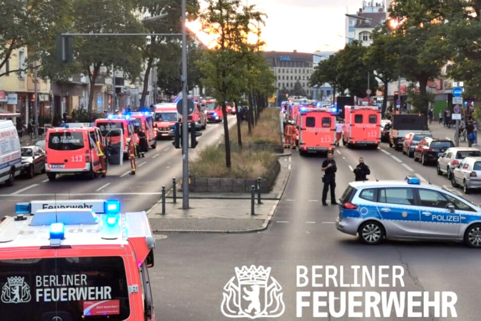 In Berlin-Schöneberg ist am Freitagabend ein Feuer ausgebrochen.