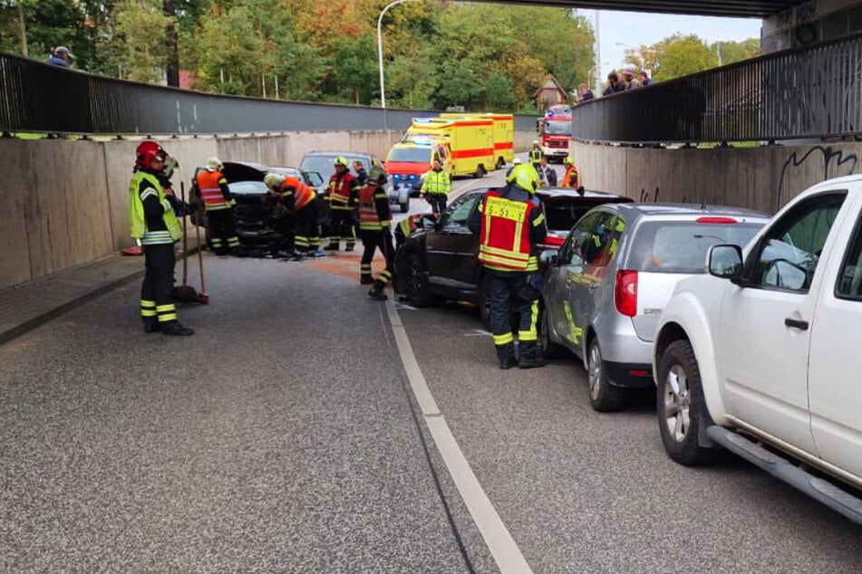 Massen-Crash in Bahn-Unterführung: Zwei Menschen verletzt