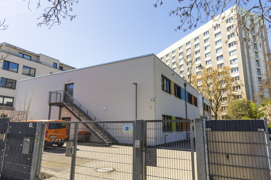 Das Gebäude in der Südvorstadt ist nicht alt, hat trotzdem Sanierungsbedarf.