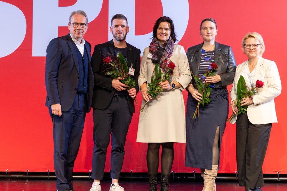 Georg Maier (57) mit seinen gerade gewählten Stellvertretern (2.v.l-r) Sven Schrade, Antje Hochjwind-Schneider, Katharina Schenk und Katja Glybowskaja.