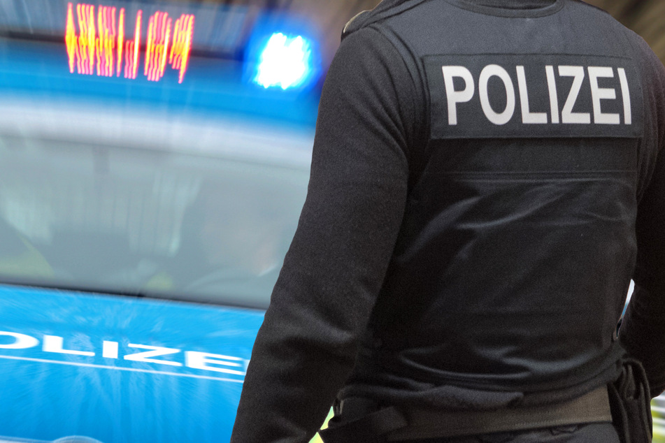 Die Polizei in Mainz sucht nach einer unbekannten Autofahrerin und bittet etwaige Zeugen des Unfalls in der Martin-Luther-Straße um Hinweise. (Symbolbild)