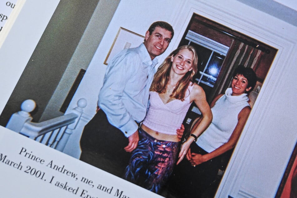 Andrew Mountbatten-Windsor (l.) was accused of absuing Virginia Giuffre (c.), who said she was trafficked by Epstein.