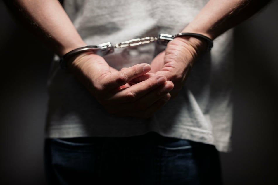 Die Polizei nahm den Einbrecher (19) fest (Symbolbild).