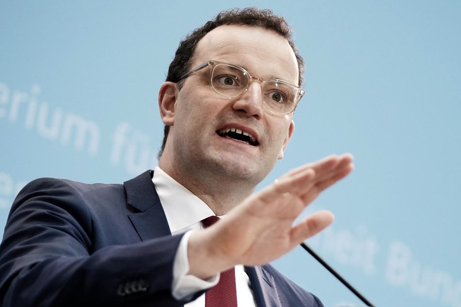 Jens Spahn (45, CDU), Bundesminister für Gesundheit, ist sich sicher, dass harte Wochen vor den Menschen in Deutschland liegen.