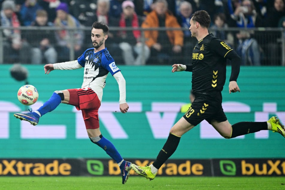 Eine Augenweide: HSV-Edeltechniker Fábio Vieira (l.) trifft per Außenrist-Heber zur Führung gegen den 1. FC Köln.