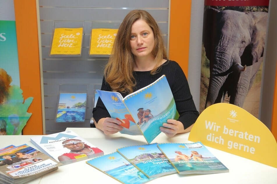 Anett Herrman (43), Vize-Chefin im Verein Dresdner Reisebüros, in ihrem Büro in der Kesselsdorfer Straße in Dresden.