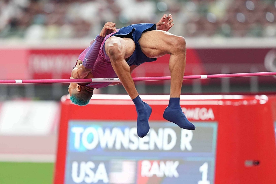 Roderick Townsend broke his own world record to win his second straight high jump gold medal on Sunday.