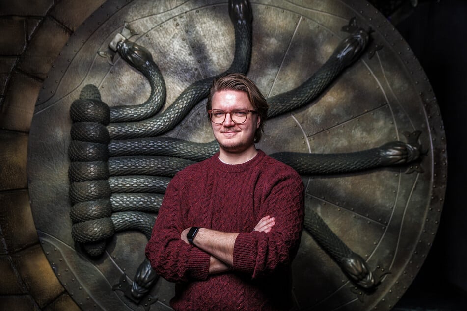 "Mister Harry Potter" vorm Eingangstor zur "Kammer des Schreckens": Tobias Sybel (29), Projektleiter von Semmel Concerts Entertainment, ist in Nürnberg aufgewachsen, hat in Bayreuth studiert, zog erst nach Köln und München und wohnt seit Juni als Wahl-Leipziger in Sachsen.