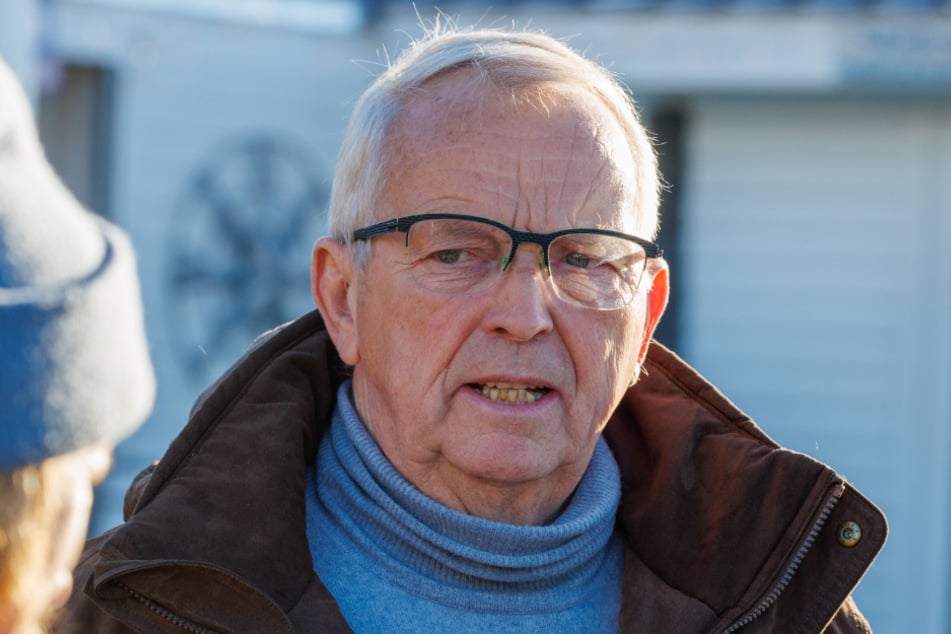 Mecklenburg-Vorpommerns Umweltminister Till Backhaus (67, SPD) hat sich nach der Freilassung des Wals zu Wort gemeldet.