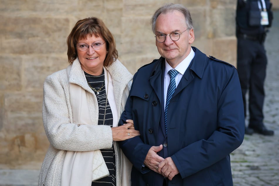 Während Gabriele Haseloff noch einmal bei der Kommunalwahl antritt, ist die Frage um eine weitere Amtszeit ihres Ehemannes als Ministerpräsident weiterhin offen. (Archivbild)