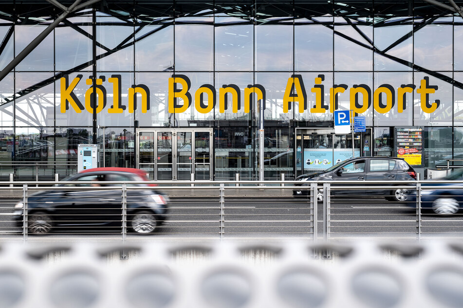 Am Flughafen Köln/Bonn kann es zu Wartezeiten an der Sicherheitskontrolle kommen.
