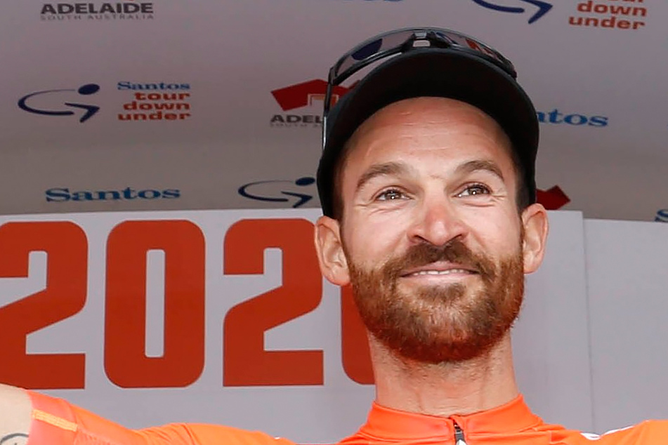 Der Deutsche Simon Geschke (35) vom Team CCC sei positiv auf das Virus getestet worden.