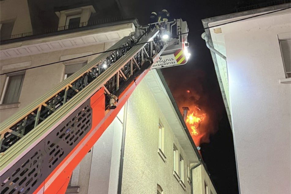 Die Flammen schlugen bereits aus den Fenstern im Dachgeschoss.