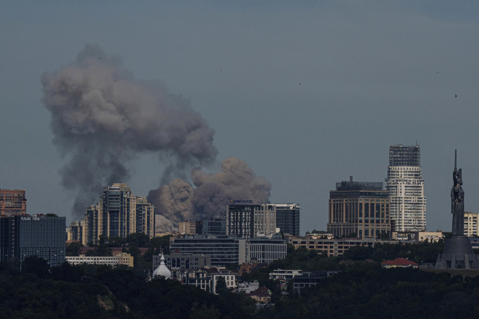 Raketenangriffe wurden auf die ukrainische Hauptstadt Kiew, aber auch auf andere ukraine Großstädte abgefeuert.