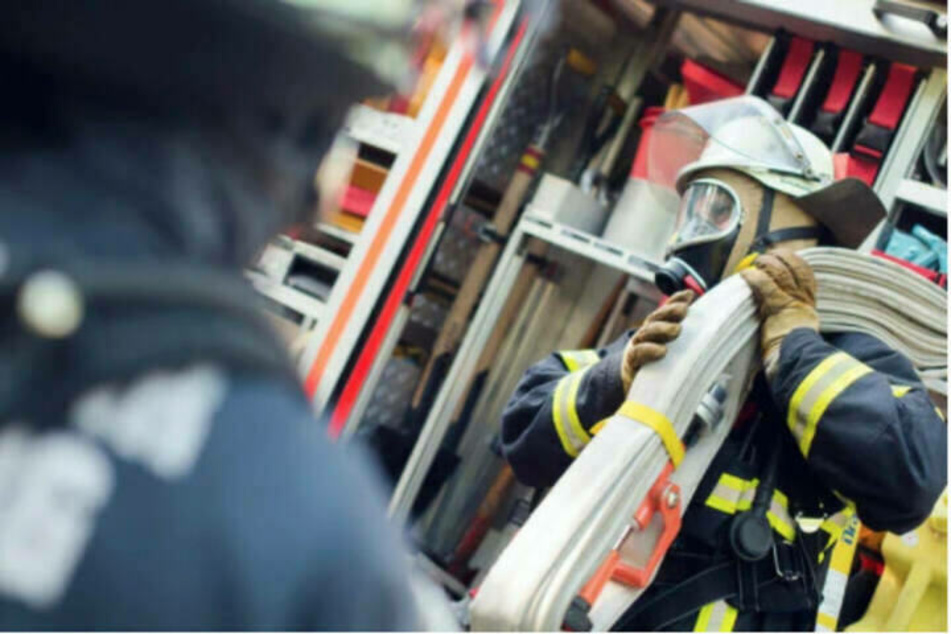 Köln: Flammen und Rauch im 11. Stock! Zwei Verletzte bei Hochhausbrand in Neuehrenfeld