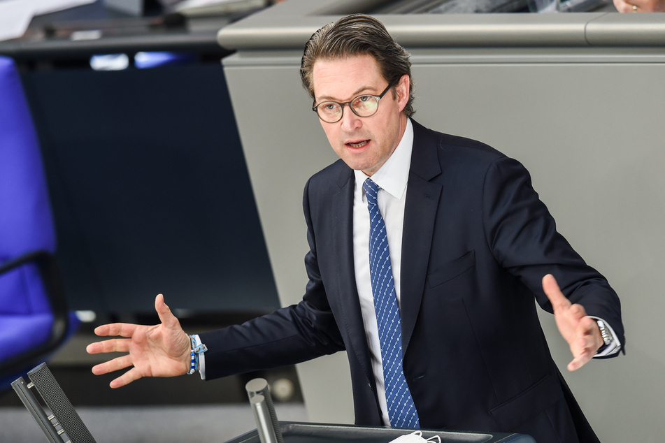Andreas Scheuer (46, CSU), Bundesverkehrsminister.