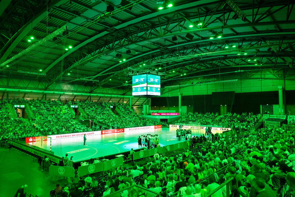 Darum leuchtet diese Leipziger Arena Donnerstag (8.10.) in Pink
