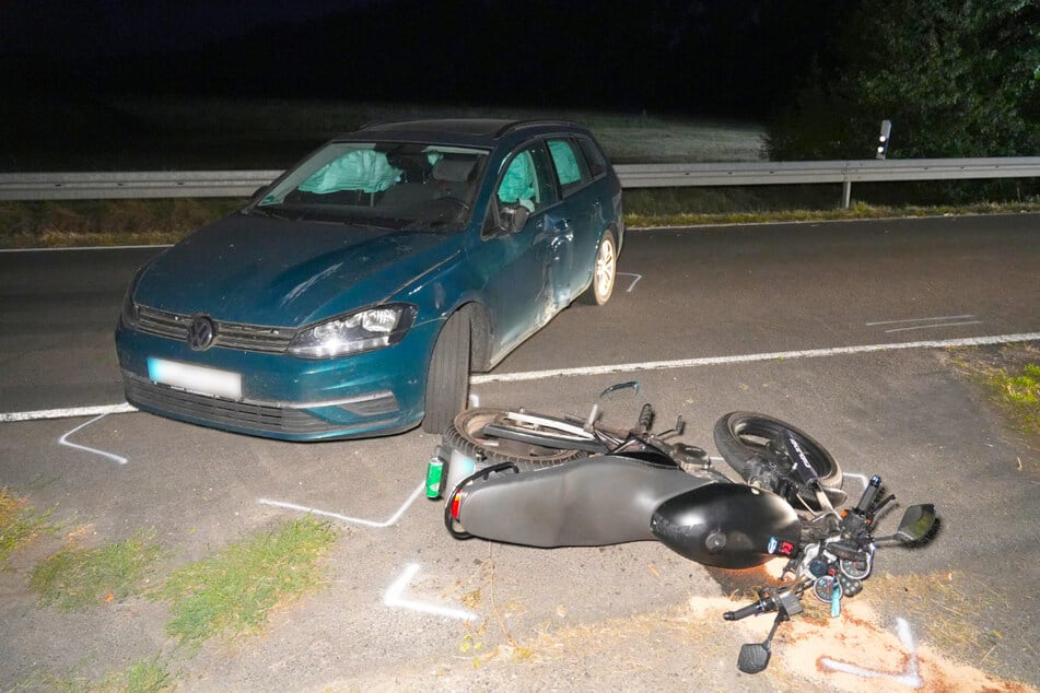 VW-Fahrerin will abbiegen, als Motorrad überholt: Biker und Sozia im Krankenhaus