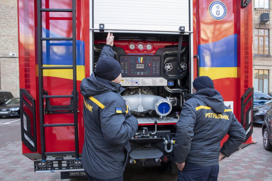 Seit Beginn des russischen Angriffs auf die Ukraine unterstützt Leipzig tatkräftig seine Partnerstadt Kiew. So versorgte die Messestadt die Hauptstadt 2024 unter anderem mit neuen Feuerwehrfahrzeugen.