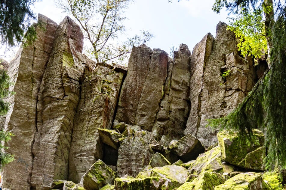 Heftiger Unfall: 72-Jähriger stürzt an Kletterfelsen acht Meter in Tiefe
