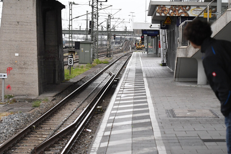 Auf dem Ostbahnhof in München hatte am Freitag eine alkoholisierte Frau ein neun Jahre altes Kind unvermittelt geschlagen.