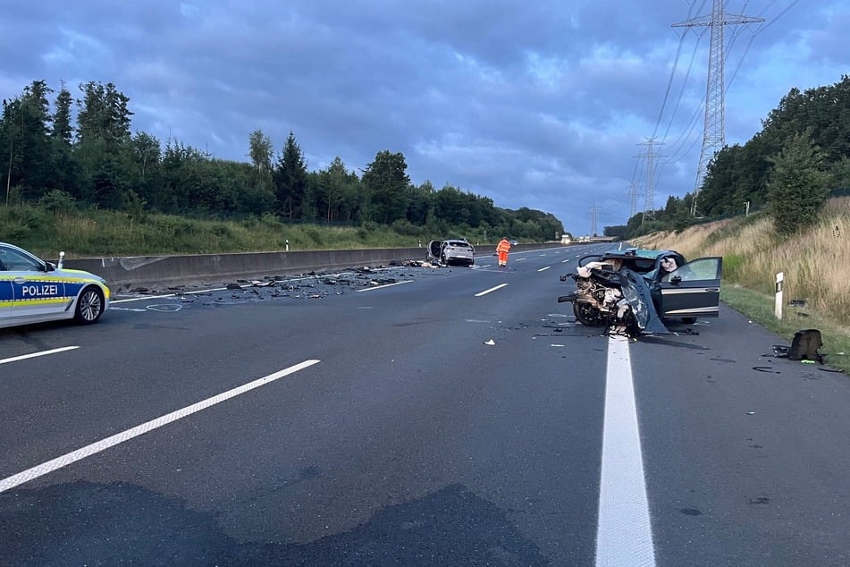 Alle drei Insassen wurden bei dem Unfall schwer verletzt und in Krankenhäuser gebracht.