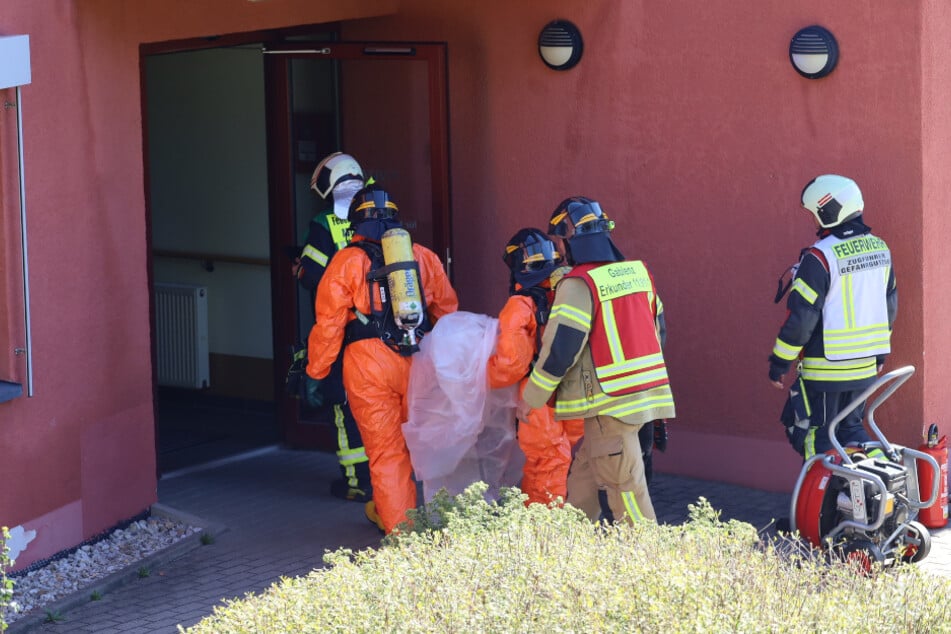 Gefahrgut-Alarm in Wäscherei: Mehrere Liter Flüssigkeit ausgelaufen