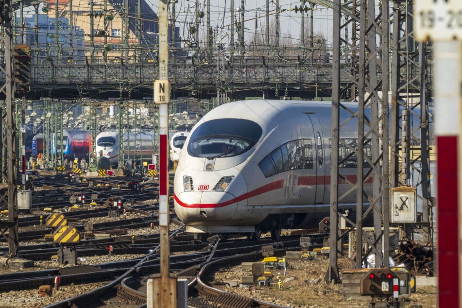 Anfang des Jahres brauchen die Züge um München länger, um ans Ziel zu kommen. Grund dafür sind Bauarbeiten. (Symbolbild)