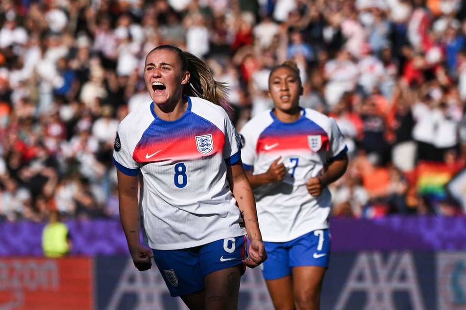 Trugen maßgeblich zum 4:0-Erfolg der Engländerinnen bei: Georgia Stanway (26, vorne) und Lauren James (23, hinten).