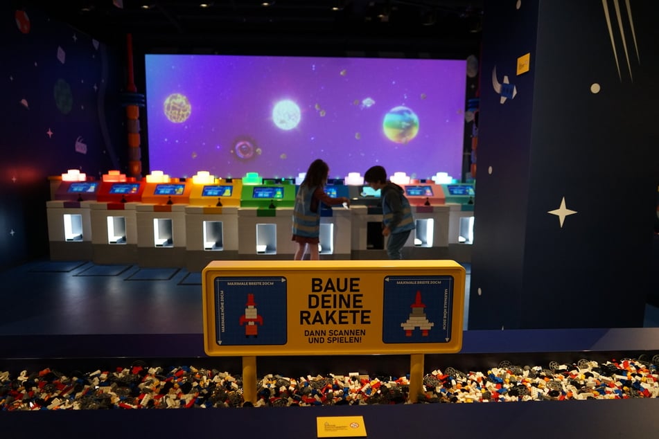 An der Station "Weltraummission" kann man seine eigene Fantasy-Rakete zusammenstellen und diese digital zum Leben erwecken.