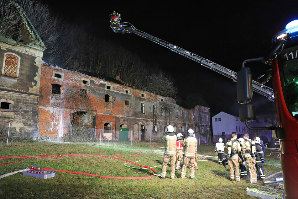 Dresden: Mysteriöser Brand auf Schloss Nöthnitz! Feuerwehr kann das Schlimmste verhindern