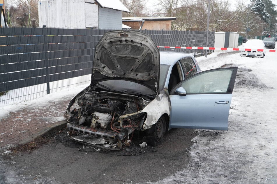 Das Feuer breitete sich im vorderen Bereich des Autos aus.