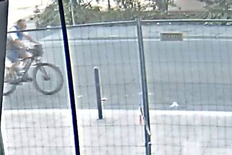 Die Polizei sucht mit diesen Bildern nach dem flüchtigen Fahrradfahrer.