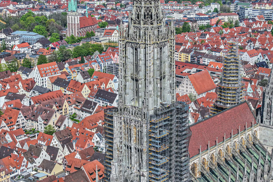 Klimaaktivisten wollen in Ulm hoch hinaus: Polizei verhindert Kletteraktion!