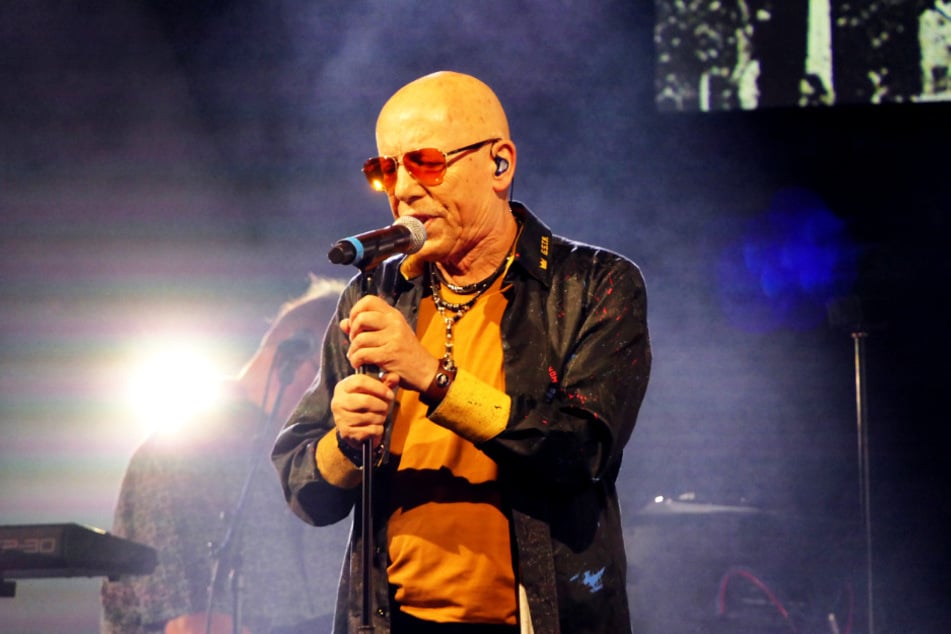 Im vergangenen Winter war Toni Krahl (76) mit seinen "KINX vom Prenzlauer Berg" unterwegs. Dieses Jahr geht er auf musikalische Lese-Tour.