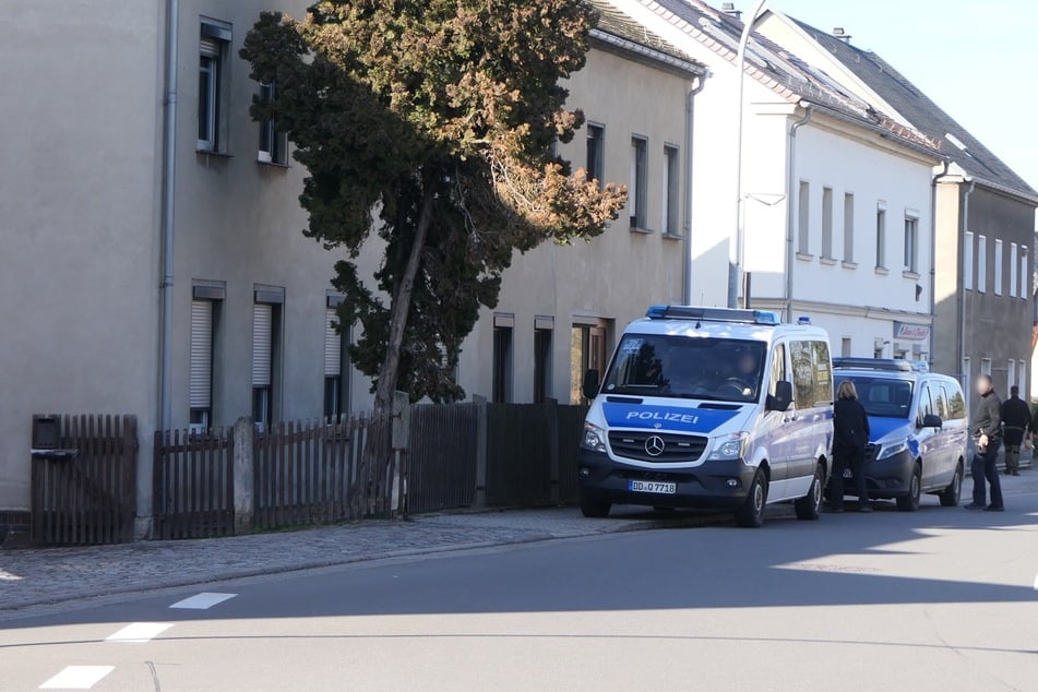 Bei der Razzia am Mittwoch suchte die Polizei nach Beweisen und Spuren zu den möglichen Tätern.