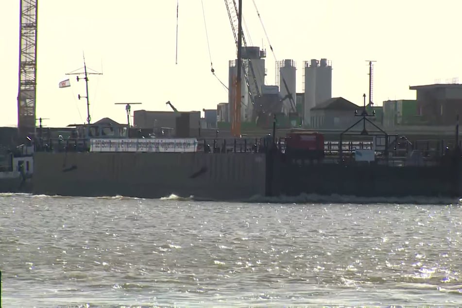 Das Transportschiff "Hans" befindet sich derzeit auf dem Weg Richtung Wismar.