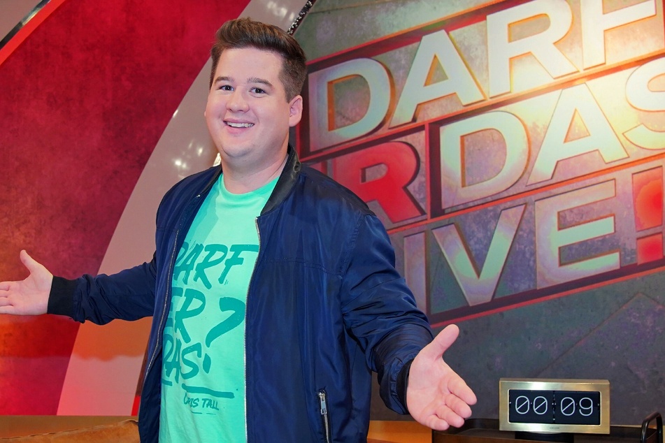 Comedian Chris Tall (29) ließ die Liebes-Bombe in seiner Show "Darf er Das?" platzen.