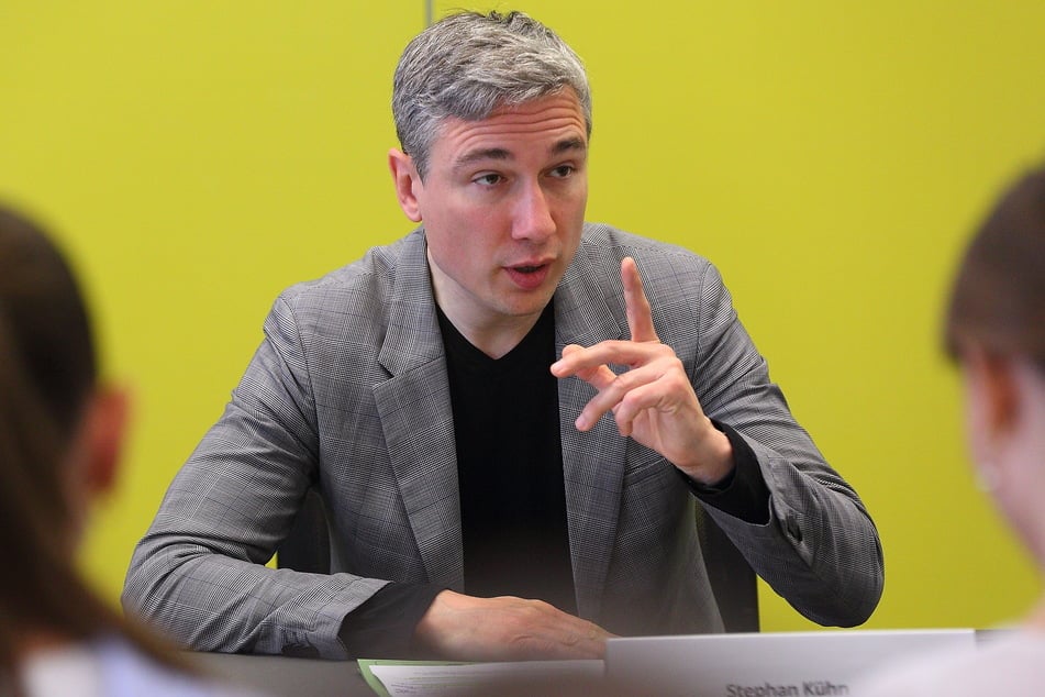 Stephan Kühn (45, Grüne) plädiert für weniger Autospuren auf der neuen Carolabrücke.