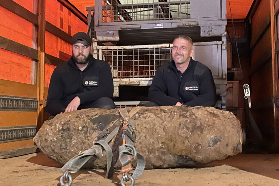 Die Weltkriegsbombe, die am Donnerstag in Köln gefunden wurde, ist erfolgreich entschärft worden.