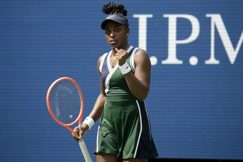 Sloane Stephens defeated Madison Keys in three sets to advance to the US Open second round.
