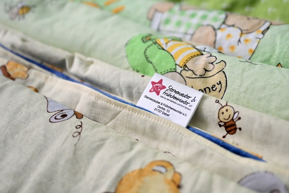 Skadi Siols Decken werden in Leipziger Krankenhäusern abgegeben.