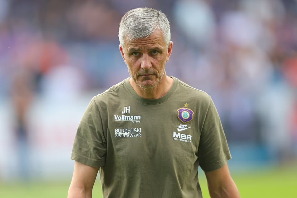 Aue-Coach Jens Härtel (56) hat bereits die Rückkehr zur Dreierkette im Kopf.