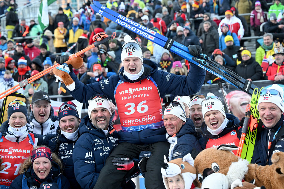 Vetle Sjåstad Christiansen (31) obenauf: Der Norweger gewann den Sprint von Ruhpolding und dürfte gerade voller Genugtuung sein.