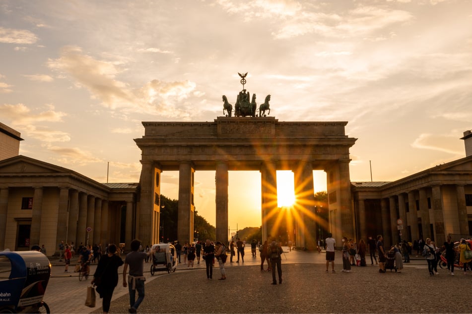 Am Brandenburger Tor soll die Aktion anlässlich des Weltfriedentags losgehen.