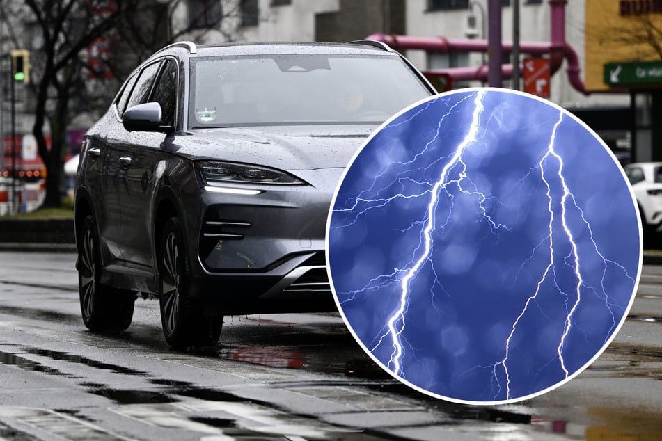Elektroauto wird von Dreifach-Blitz getroffen: Was dann passiert, lässt viele staunen