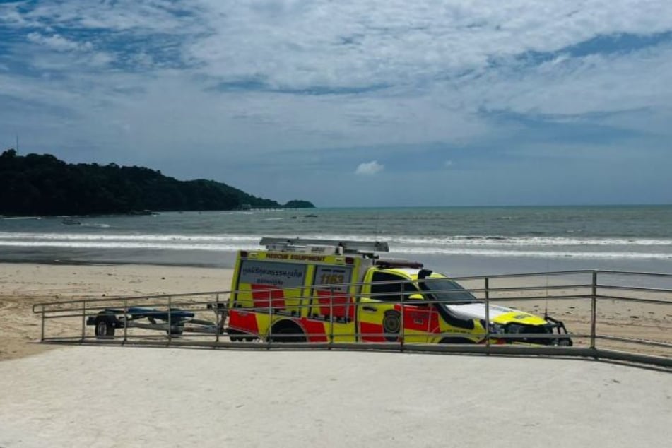 Rettungssanitäter am Freedom Beach nahe Phuket.